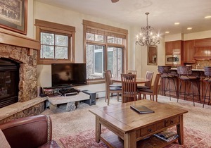 Modern Luxury Ski in Ski out in Lone Eagle River Run Village