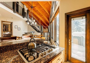 Modern Mountain Design, Luxury Resort Amenities, Game Room - Perfect for Families