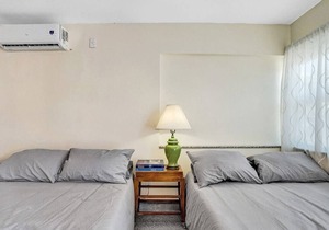 Modern Ocean-side studio, 1BR/1bath, Hollywood, Free Parking + BBQ!