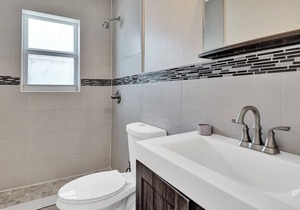 Modern Ocean-side studio, 1BR/1bath, Hollywood, Free Parking + BBQ!