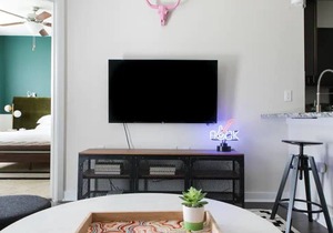 Modern SoCo CozySuites w 2 Pools! #05