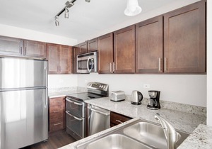 Modern Streeterville Studio w/Pool & Dog Run, near Beach, by Blueground