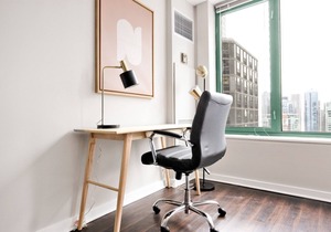 Modern Streeterville Studio w/Pool & Dog Run, near Beach, by Blueground