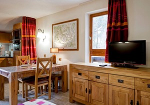 Modern studio for 4 with wifi and parking in Brides-les-Bains