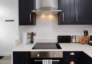 Modern , stylish one bedroom apartment in the centre of Dollar