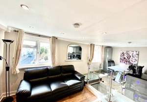 Modern stylish apartment at Brighton Station