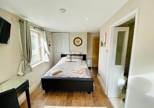 Modern stylish apartment at Brighton Station