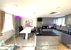 Modern stylish apartment at Brighton Station