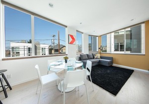 Modern Townhome in Seattle's Central District with Rooftop