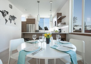 Modern Townhome in Seattle's Central District with Rooftop