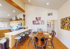 Modern Townhome with Seasonal Pool and Hot Tub - Views and Hiking Nearby