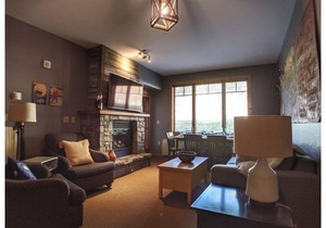 Morning Eagle Lodge Unit 202: Ski-In/Ski-Out with Roof Top Hot Tub