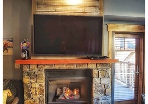 Morning Eagle Lodge Unit 202: Ski-In/Ski-Out with Roof Top Hot Tub