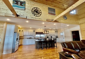 MT VIEW, HOT TUB, GAME ROOM, THEATER, GREAT LOCATION!