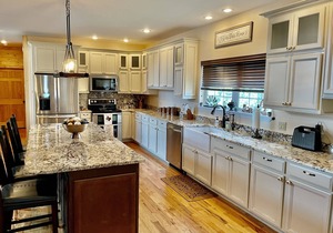 MT VIEW, HOT TUB, GAME ROOM, THEATER, GREAT LOCATION!