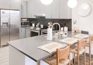 Muse | Contemporary condo in central location with rooftop lounge & central AC