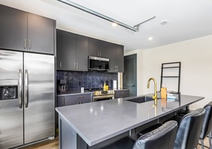 Muse | Sleek & stylish condo with central AC, full kitchen & fitness room