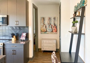 Muse | Sleek & stylish condo with central AC, full kitchen & fitness room