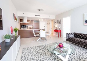 MVR Bright & Airy Condo with Views