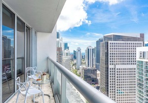MVR Bright & Airy Condo with Views