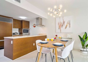 MVR - High-End Condo with Miami Views