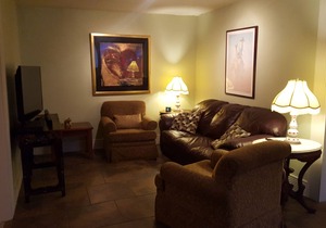 Near Downtown, 1BR Carriage House, Swimming Pool, Private Parking, Pets OK