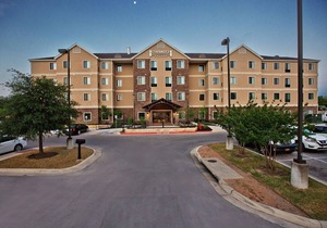 Near Downtown Austin | Free Breakfast Included! King Studio w/Pool Access