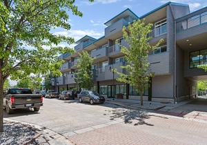 NEAR DOWNTOWN LARGE CONDO Sleeps 8 ~ 4BR With Private Balconies ~ 3 Full Baths