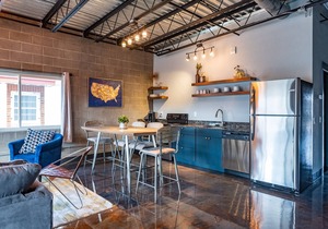 Nelson Inn - The Four Top, 201