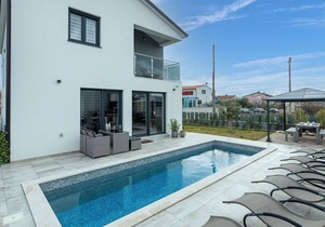 New and modern villa with private pool for 8 people, near Porec