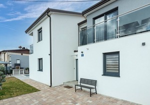 New and modern villa with private pool for 8 people, near Porec