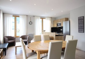 New Apartment for 6, Terrace, Parking, WiFi