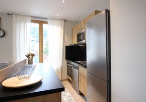 New Apartment for 6, Terrace, Parking, WiFi