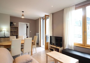 New Apartment for 6, Terrace, Parking, WiFi