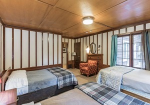 NEW LISTING! Main Lodge at Rainier Lodge (0.4 m from entrance) by RedAwning