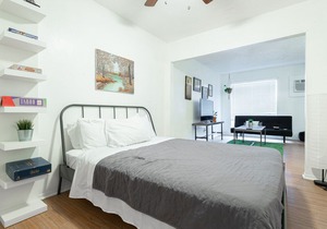 New Listing! Thrifty + functional 1BD Apt near AUS and downtown