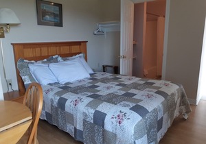New London Bay Motel - Apartments and rooms in scenic location - New London Bay Motel Standard Queen Room #10