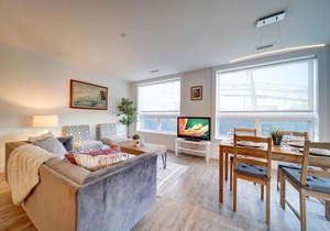 New Luxurious Modern 2BR Condo Sleeps 5 Coffee, AC, WIFI