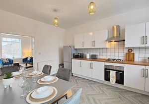 NEW Spacious Townhouse 10 Mins to Manchester City Centre