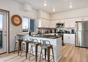 Newer 2 Bd 2 Bth Near Downtown and Perry District!