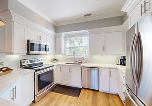 Newly renovated retreat w/open layout, shared pool & near the Village