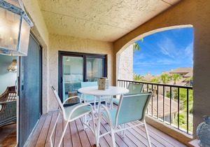 Newly Renovated Spacious Villa w/Ocean views, Pool & Beach access