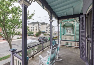 Newly renovated Kitchen, 1 block from the Beach-1st Floor-Linens&Towels included