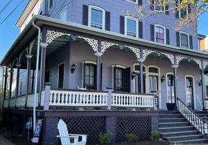 Newly renovated Kitchen, 1 block from the Beach-1st Floor-Linens&Towels included