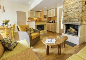 Nice apartment in villa for 8 guests with pool, WIFI, hot tub, TV and terrace