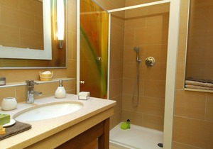 Nice apartment in villa for 6 people with pool, WIFI, hot tub, TV and terrace