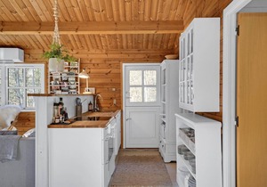 Nice home in Ebeltoft with kitchen