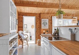 Nice home in Ebeltoft with kitchen