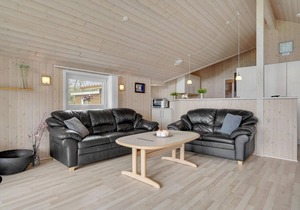 Nice home in Hovborg with kitchen