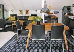 Nice home in Humble with kitchen